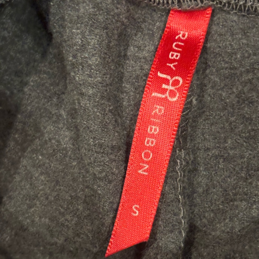 Ruby Ribbon crop leggings‎ - Picture 3 of 4